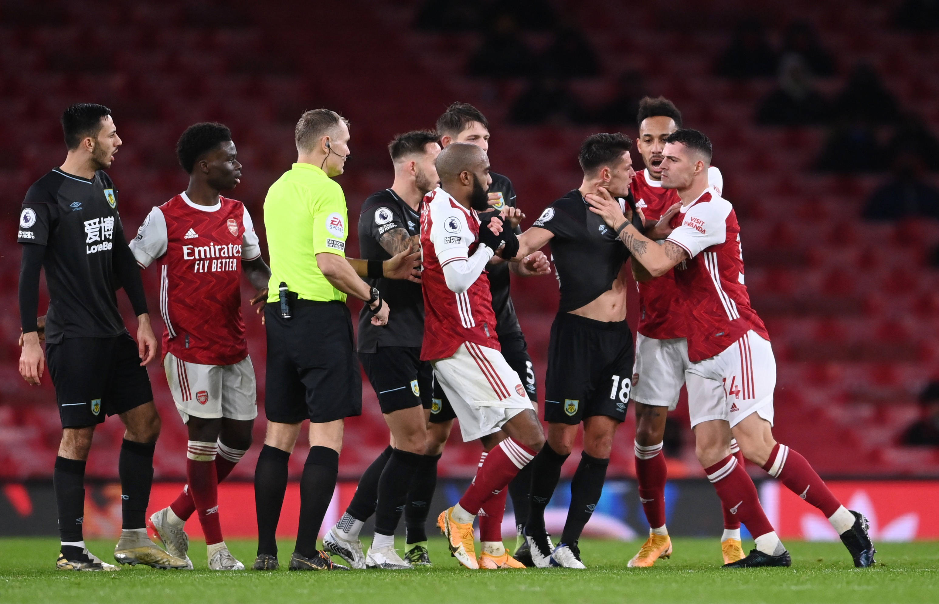 守型中场转 守型中场转